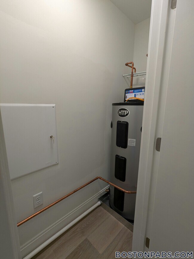 Building Photo - 1079 Commonwealth Ave