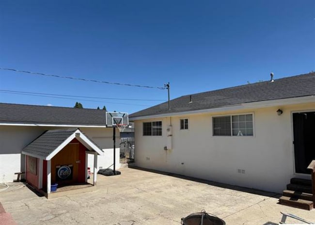 Building Photo - 328 Minckler Ave