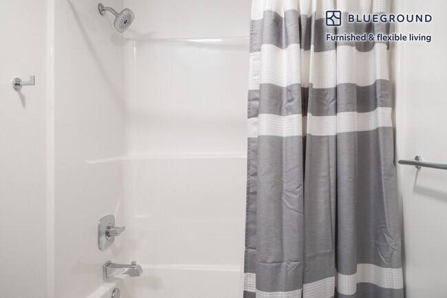 Building Photo - 12258 NE 12th Ln