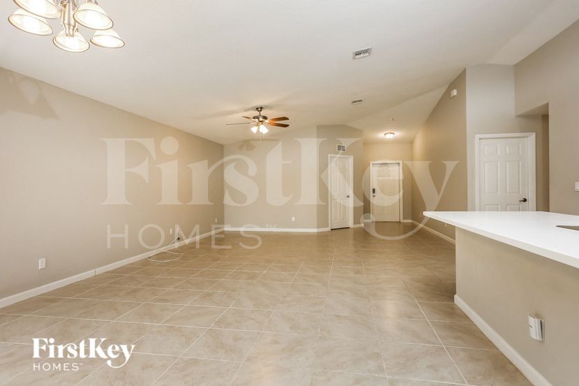 Building Photo - 260 Ensenada St SE