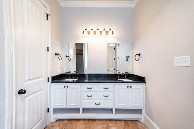 Building Photo - 4402 108th St