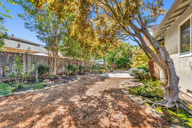 Building Photo - 30 Pony Ct