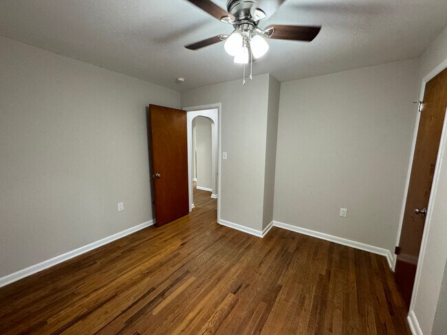 Building Photo - 1140 Osage Ave