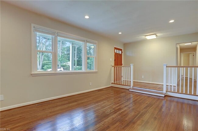Building Photo - 949 General Beauregard Dr