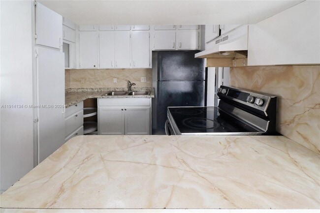 Building Photo - 1856 NW 6th Ave