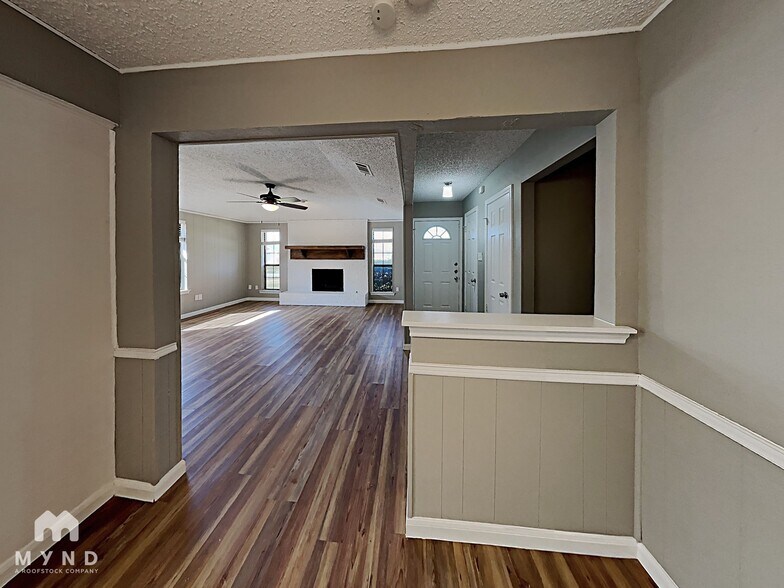 Building Photo - 405 Stoneybrook Dr