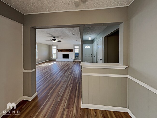Building Photo - 405 Stoneybrook Dr