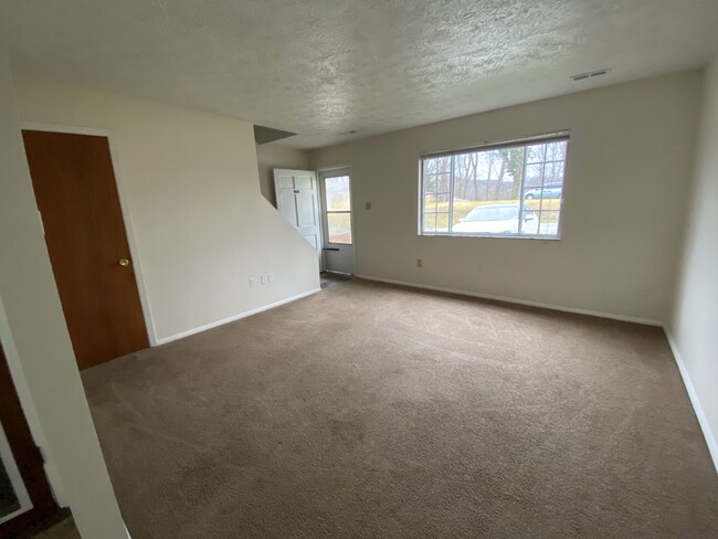 Building Photo - 5037 W Pea Ridge Rd