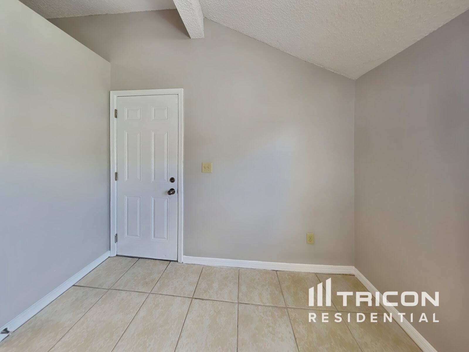 Building Photo - 3251 Deerfield Pointe Dr