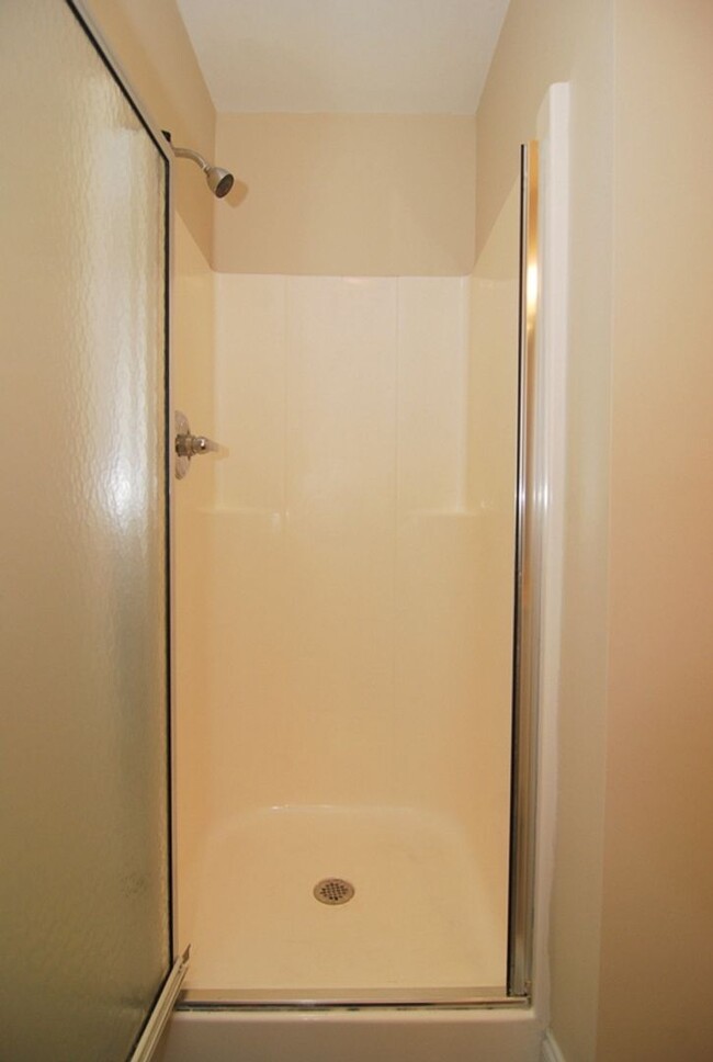 Building Photo - 2 Bedroom, 2.5 Bath in Hampton Forest - Av...