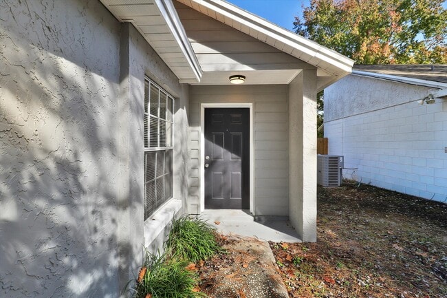 Building Photo - 521 Madrigal Ct