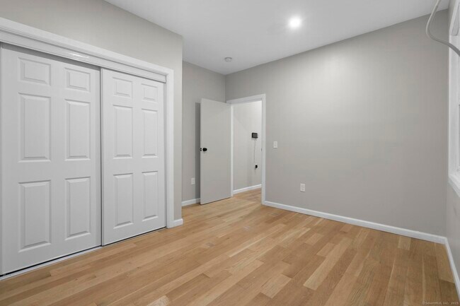Building Photo - 140 Grand St