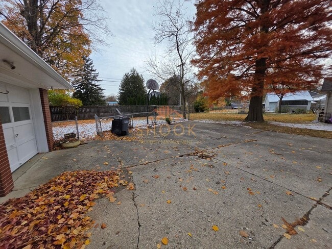 Building Photo - COZY 2 BR HOME NEAR CAMPUS WITH FINISHED B...