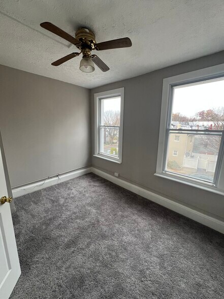 Building Photo - 45 Todd Pl NE