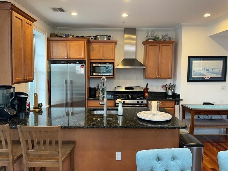 Building Photo - 93 Sciarappa St