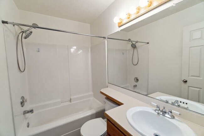 Building Photo - Recently Updated Single Family Home on Spo...