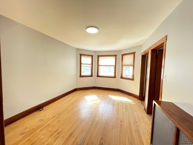 Primary Photo - 3215 N Albany Ave