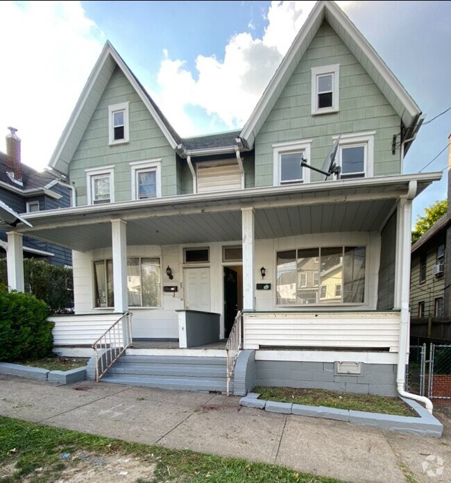 Building Photo - Large 3BR, 1BA AVAILABLE NOW! Apply Today!