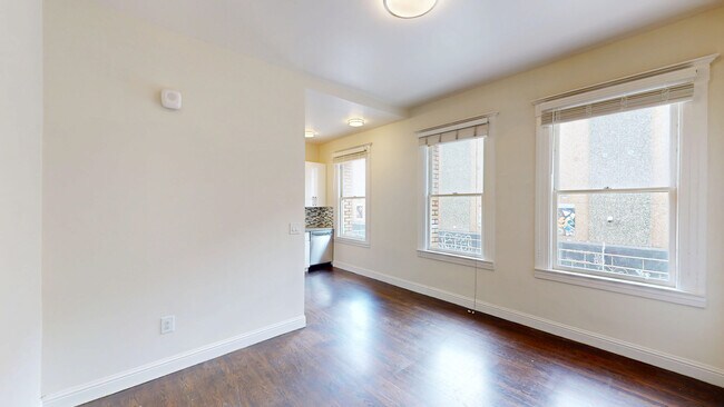 Building Photo - 555 Eddy St