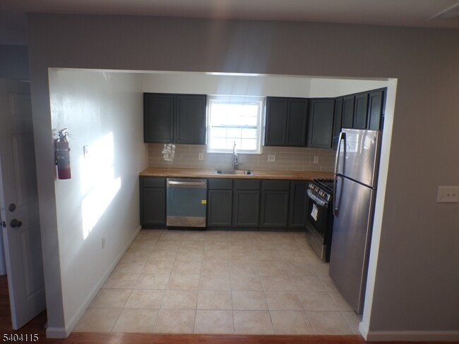 Building Photo - 439 S 11th St