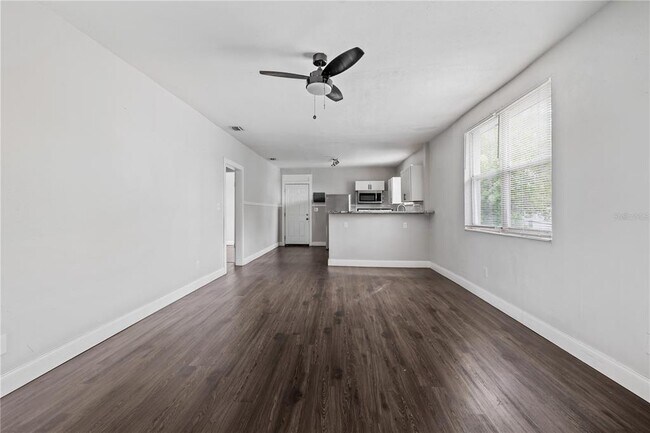 Building Photo - 409 E Floribraska Ave