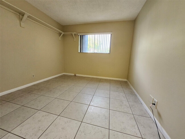 Building Photo - 545 Trace Cir