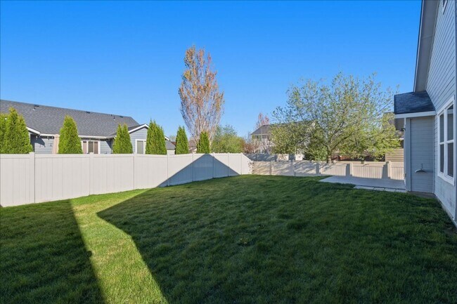 Building Photo - Single Level 3-bedroom 2-bathroom home in SW Boise