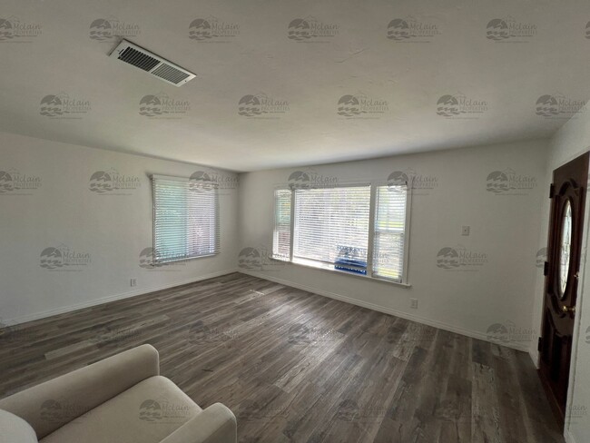 Building Photo - 3310 Eureka Pl