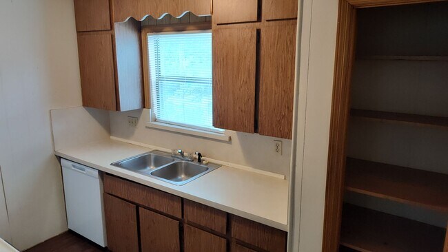 Building Photo - 2359 Claremont Ln