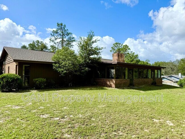 Building Photo - 733 Westchester Dr