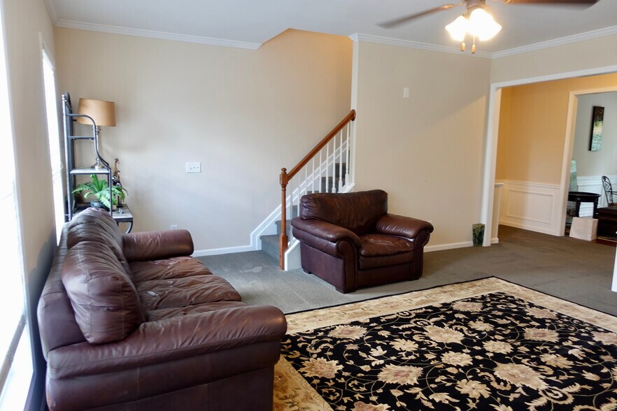 Building Photo - 3304 Chastain Gardens Dr NW