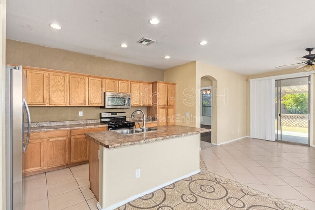 Building Photo - 3018 S 102nd Ln