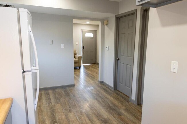 Building Photo - 1450 Villa Ct