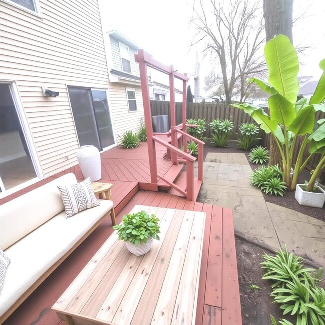 Building Photo - 617 Yale Ln