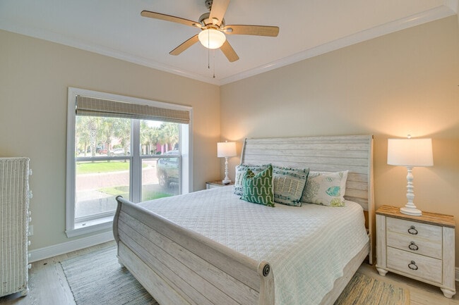 Building Photo - 13941 Del Rio Dr