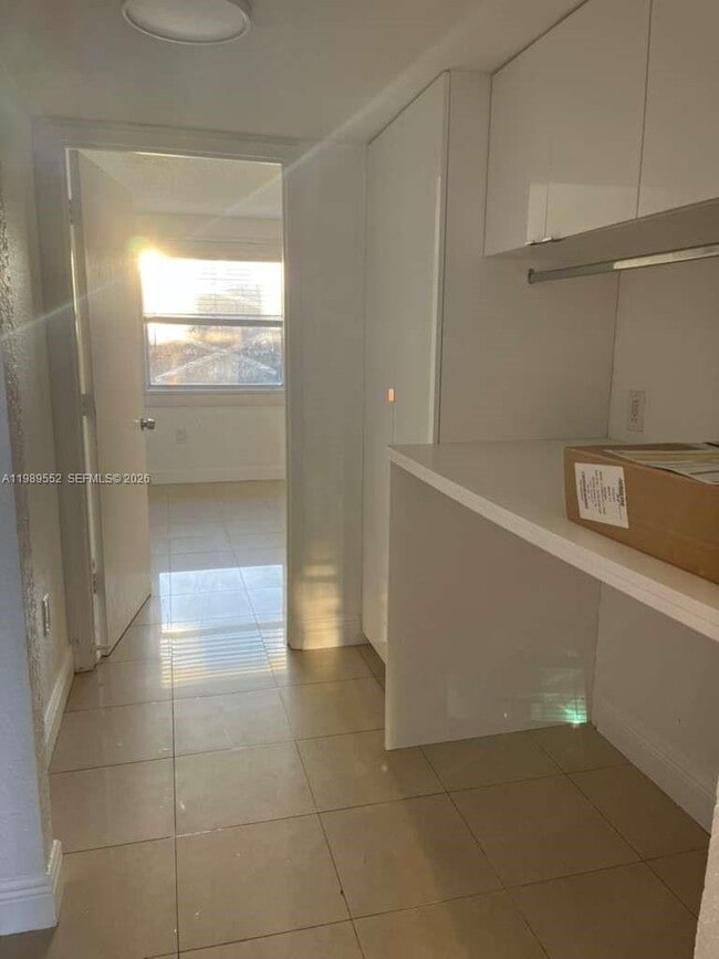 Building Photo - 1362 NW 24th Ave