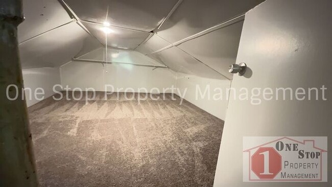 Building Photo - Welcome Home to this 3 Bedroom, 2 Bathroom...