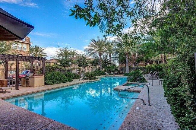 Building Photo - 3 BDRM W/DEN TOWNHOUSE IN PHX