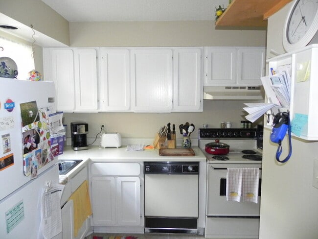 Building Photo - 104 Cedarwood Ln