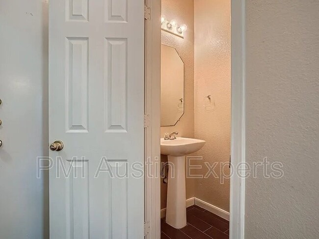 Building Photo - 13913 Harris Ridge Blvd