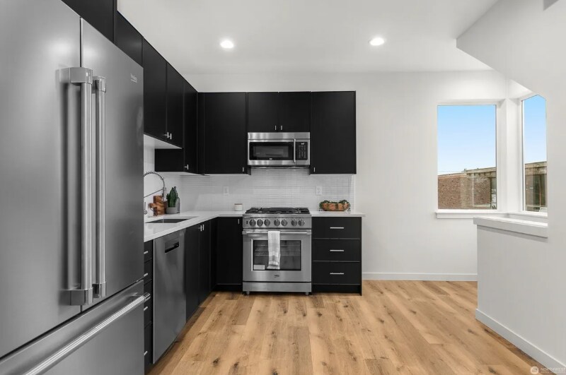 Building Photo - 9429B 18th Ave SW