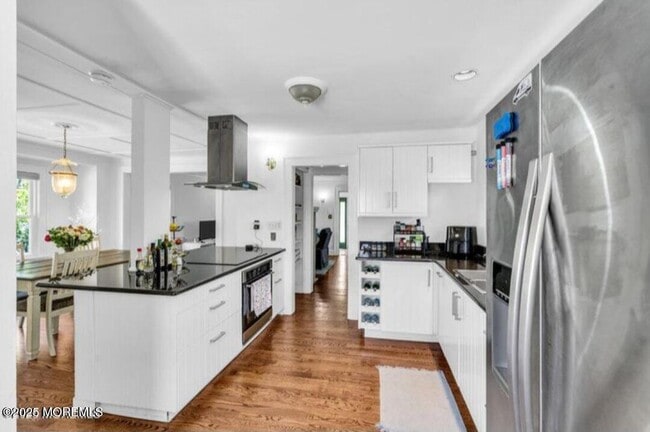 Building Photo - 208 E Bergen Pl