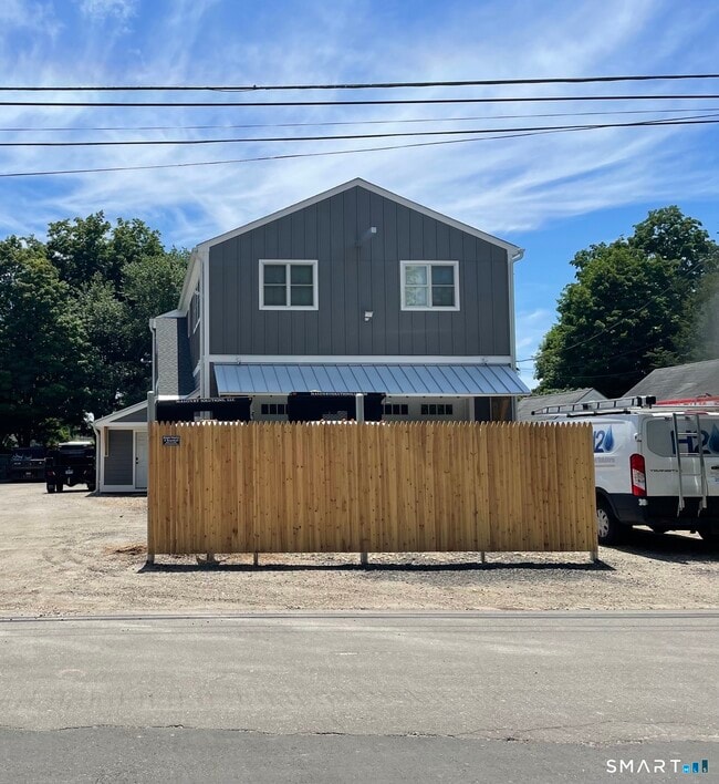 Building Photo - 9 Hiawatha Ln