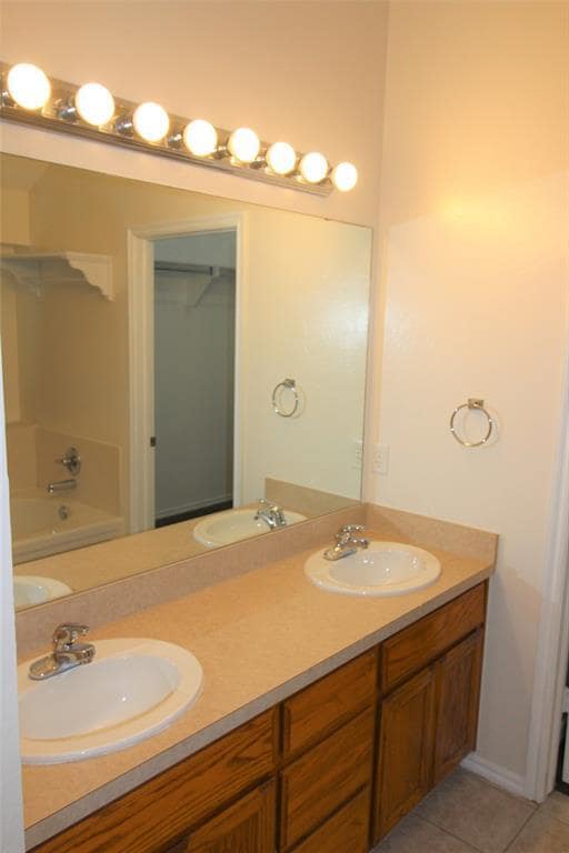 Building Photo - 512 Woodsong Dr