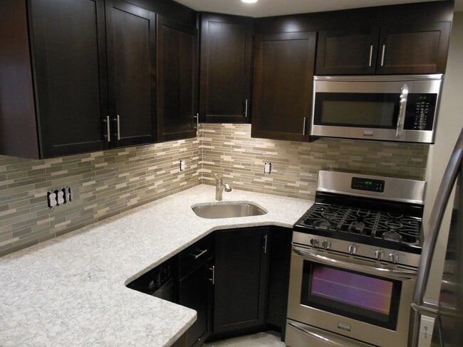 Building Photo - 84 Hooper Rd