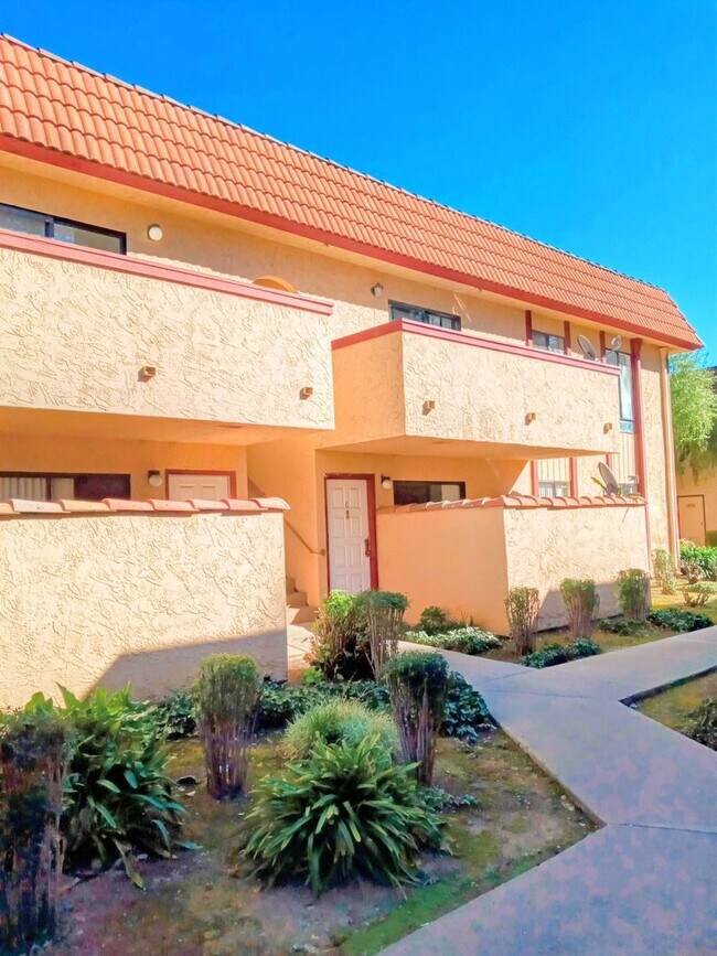 Building Photo - Refurbished 1bd Condo on First Floor With Pool