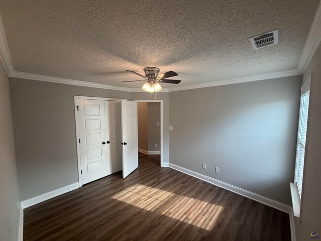 Building Photo - 521 Edgarton Way