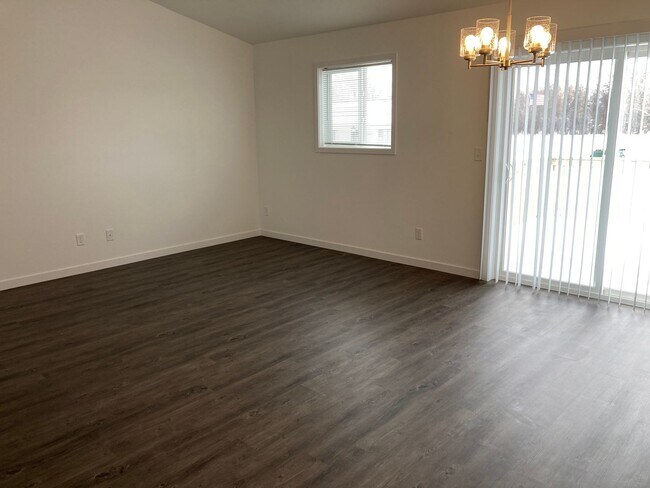 Building Photo - 4 Bed  3 Bath Twin Home