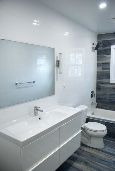 Building Photo - 519 Jackson Ave