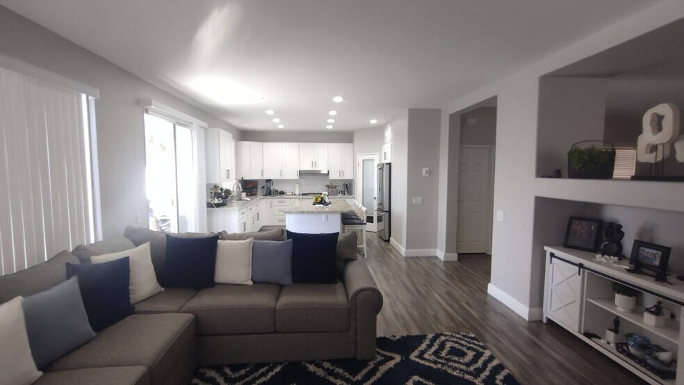 Building Photo - 40035 Temecky Way